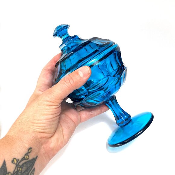 Stunning MCM Westmoreland Blue Glass Dish with Pedistal and Lid - Glass Collecti - Picture 5 of 7